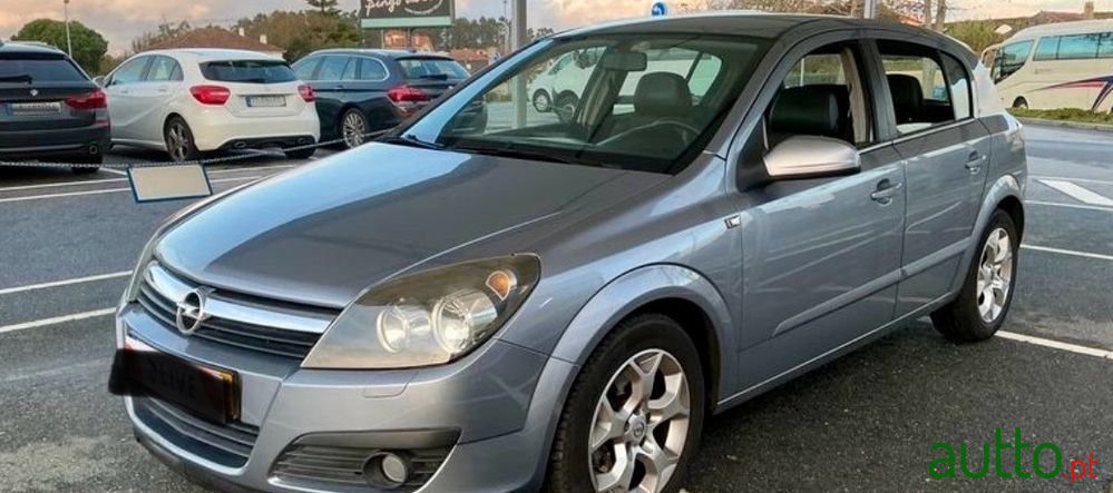 2006' Opel Astra 1.3 Cdti Cosmo photo #1