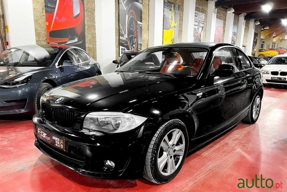 2011' BMW 118 photo #1