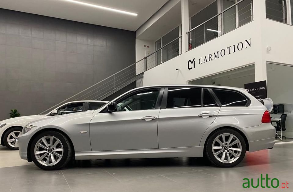 2010' BMW 320 photo #3