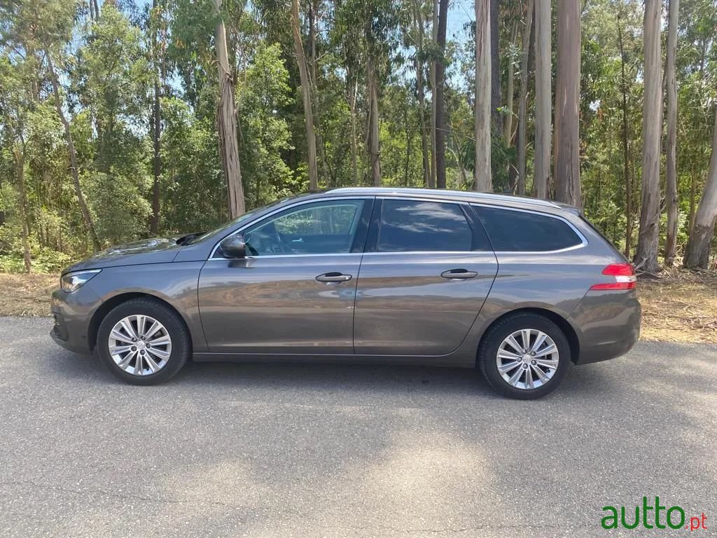 2018' Peugeot 308 Sw photo #1
