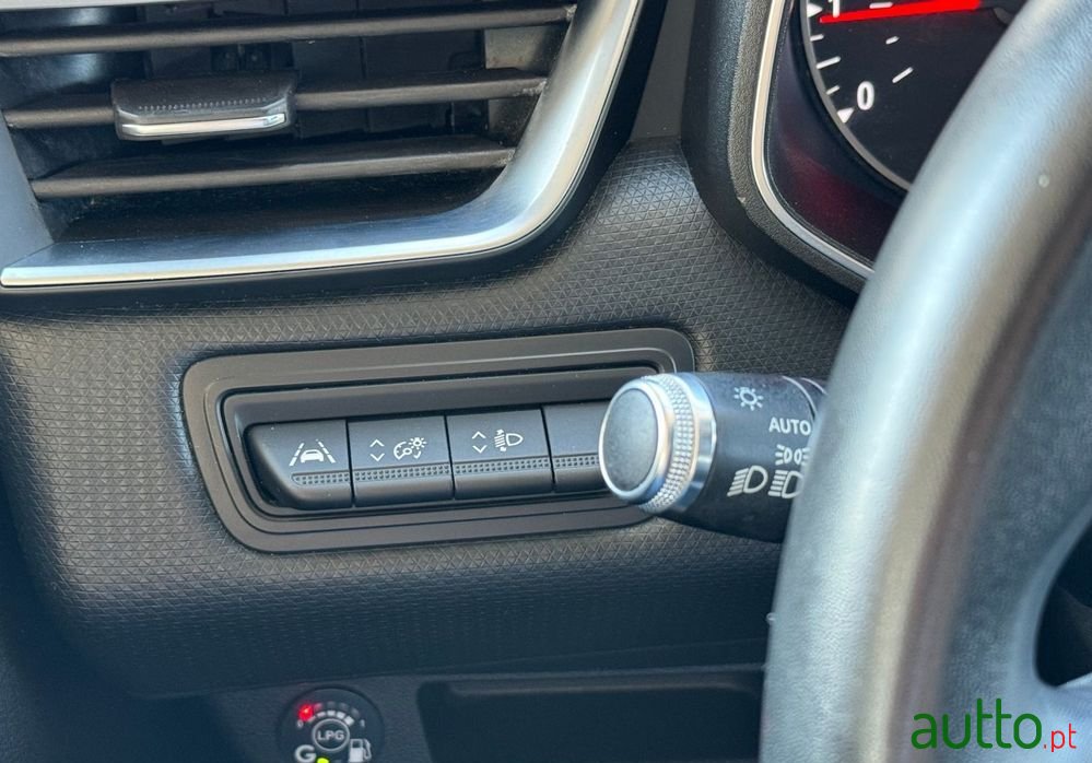 2020' Renault Clio photo #5