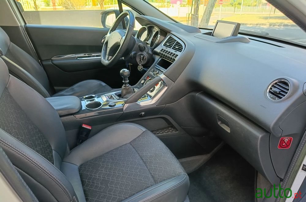 2014' Peugeot 3008 1.6 Hdi Allure photo #5