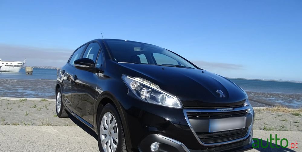 2018' Peugeot 208 1.6 Bluehdi Active photo #5