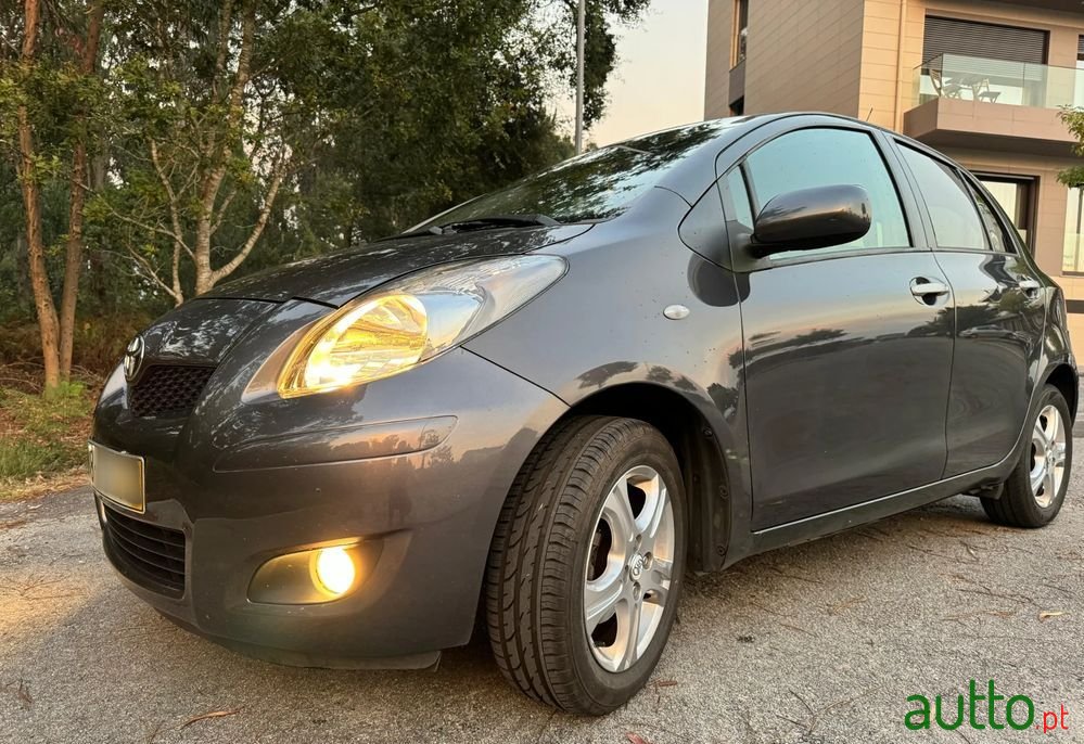 2010' Toyota Yaris photo #4