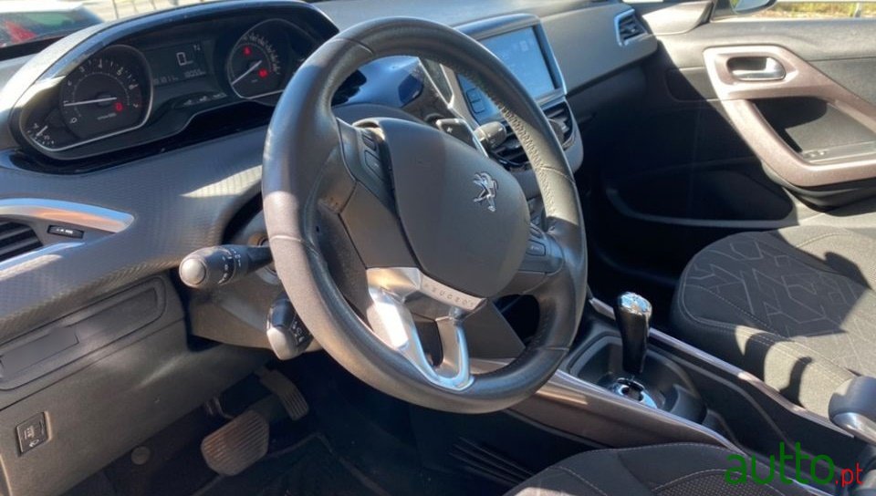 2015' Peugeot 2008 photo #4