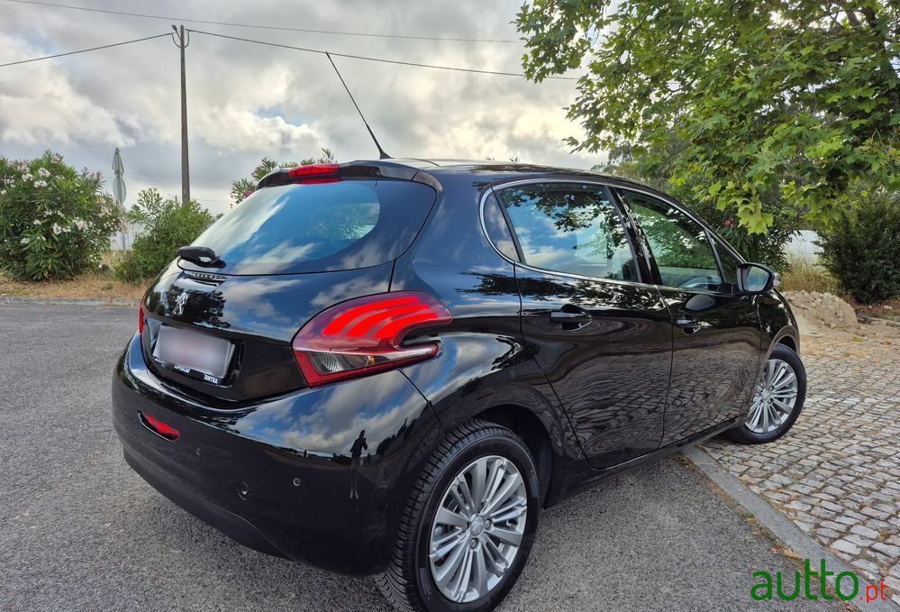 2015' Peugeot 208 photo #6