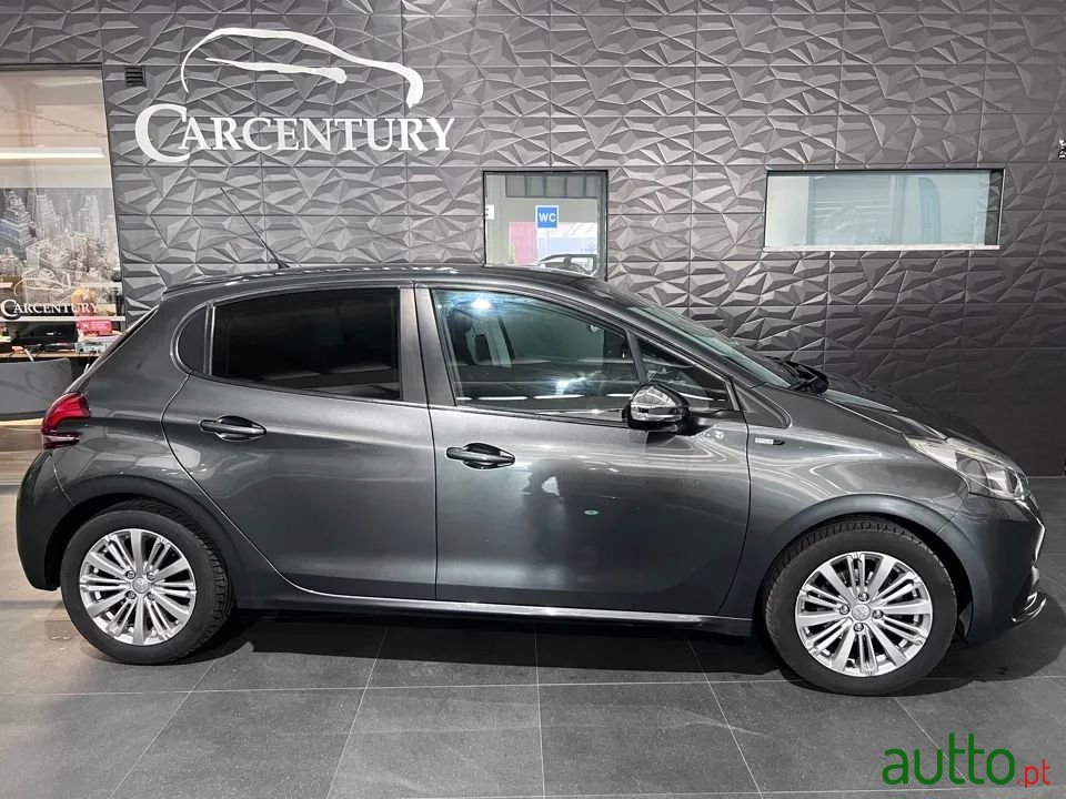 2016' Peugeot 208 photo #1