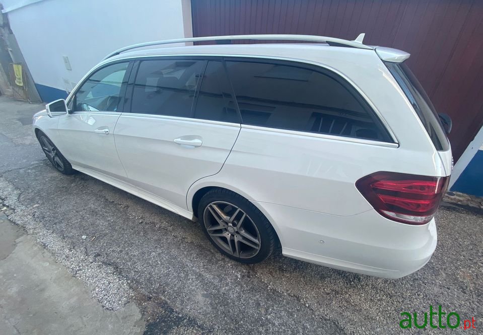 2013' Mercedes-Benz E-300 photo #3