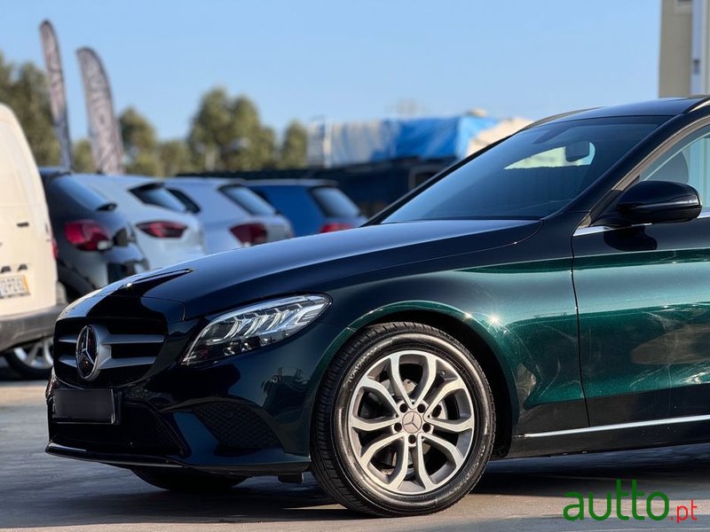 2019' Mercedes-Benz Classe C photo #2