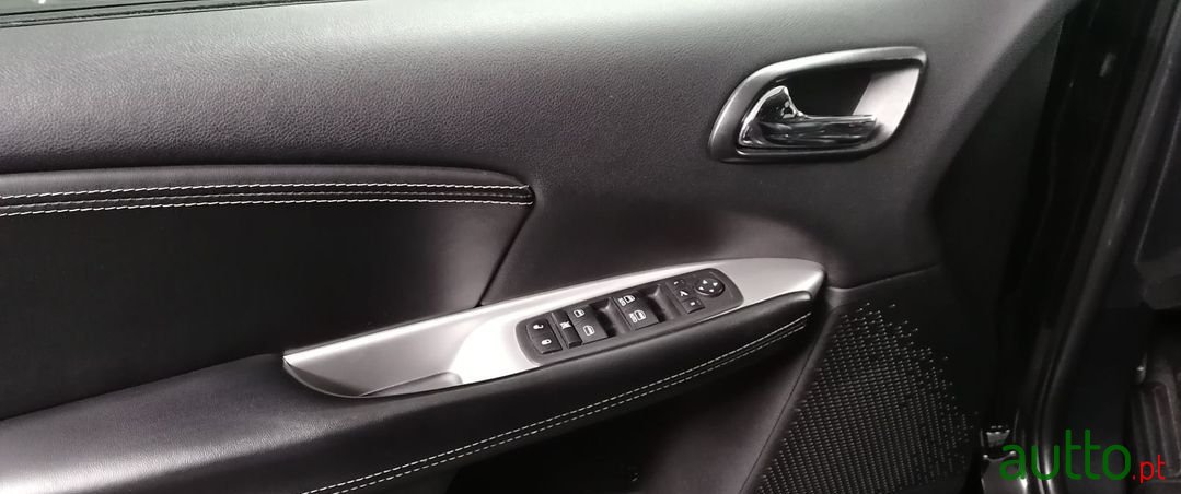 2013' Fiat Freemont photo #6