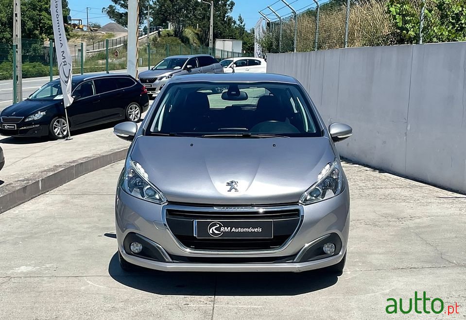 2019' Peugeot 208 photo #2