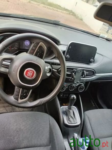 2018' Fiat Tipo Station Wagon photo #6