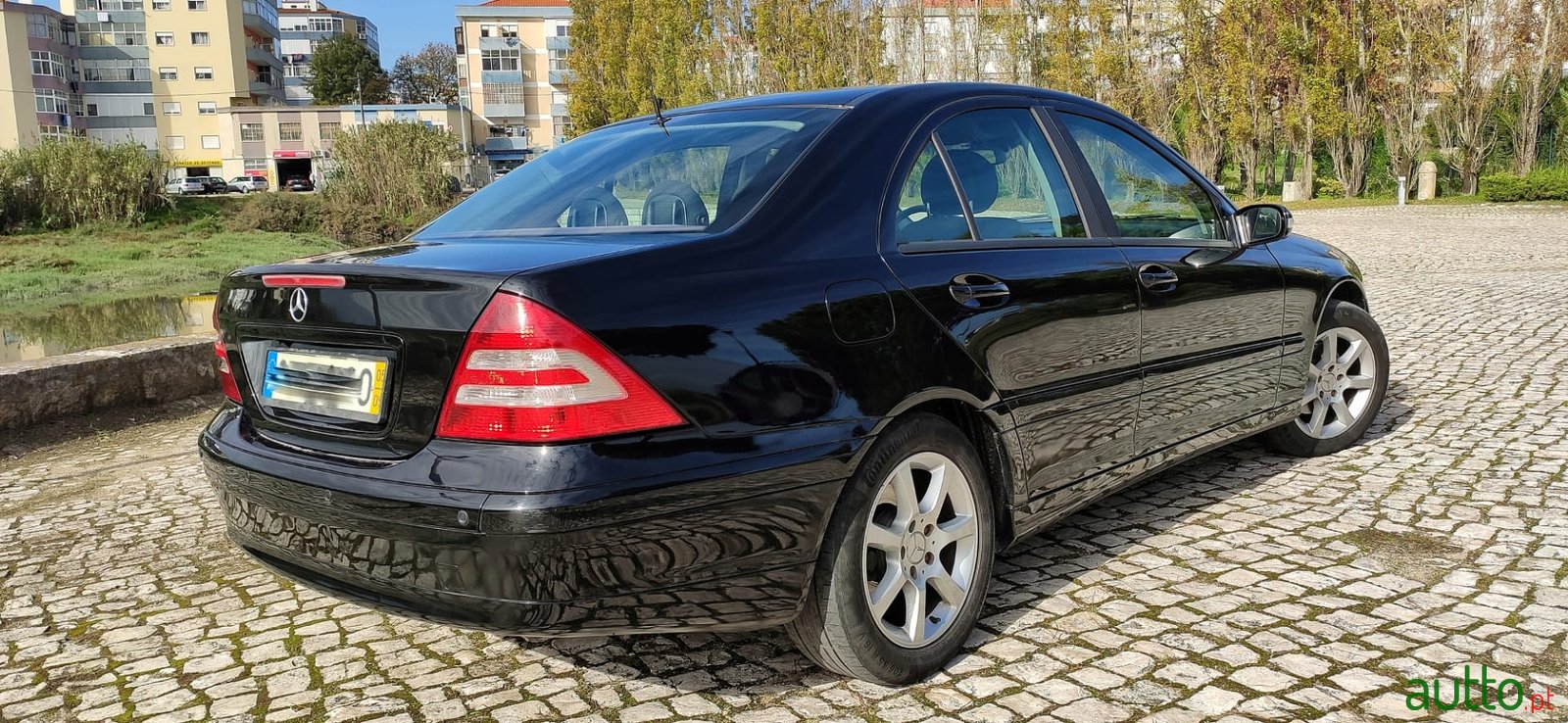 2005' Mercedes-Benz 220 photo #3