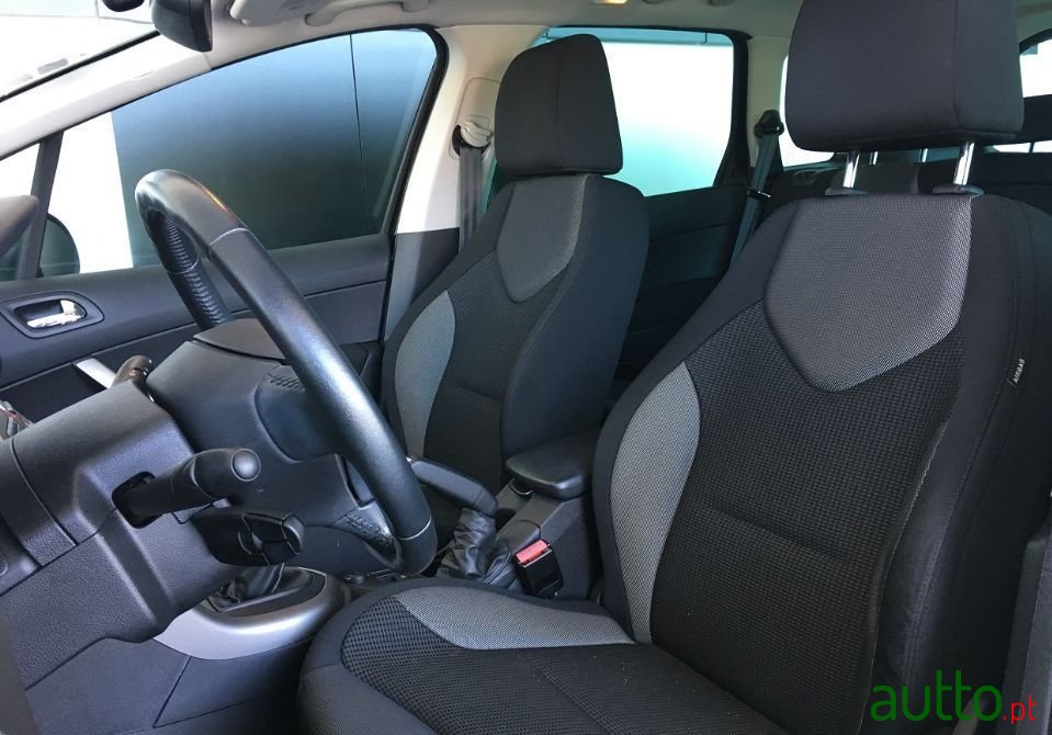 2011' Peugeot 308 Sw photo #6