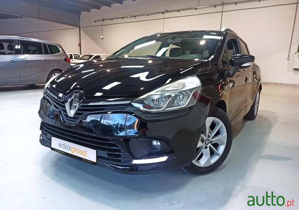 2017' Renault Clio Sport Tourer photo #1