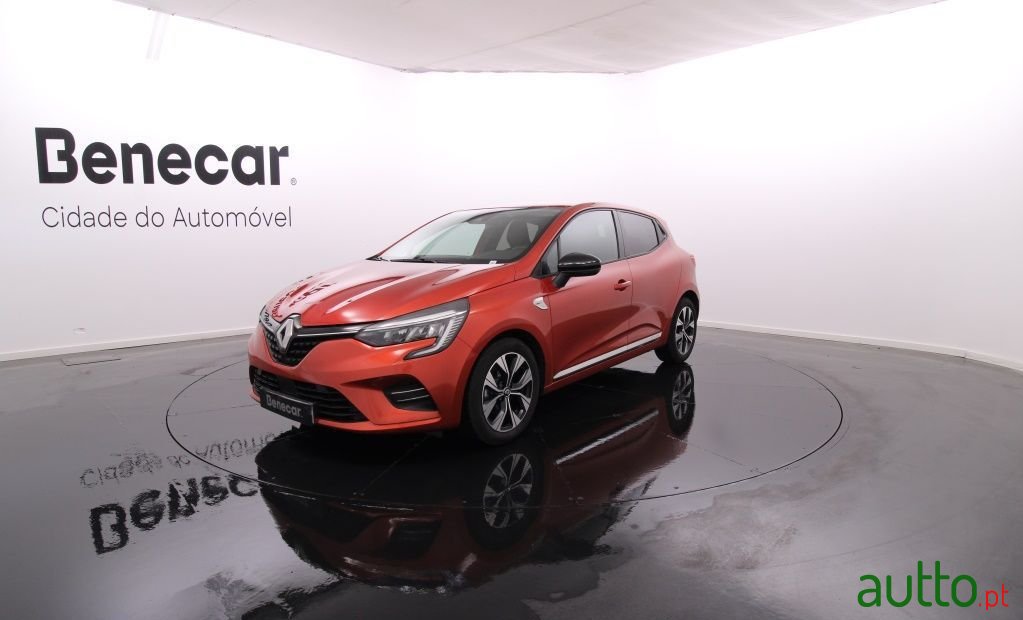 2021' Renault Clio photo #1