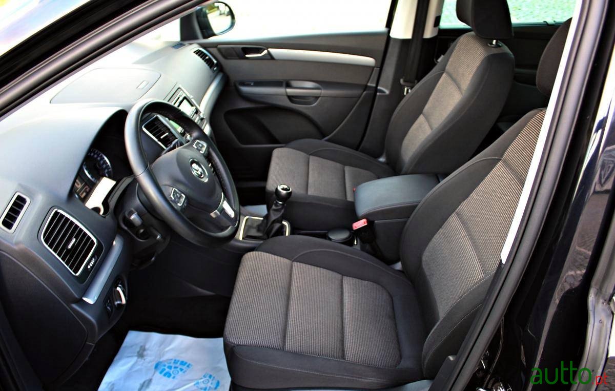 2011' Volkswagen photo #3