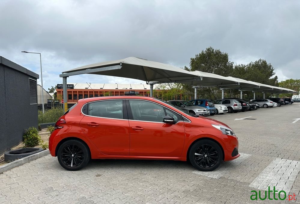 2015' Peugeot 208 photo #2