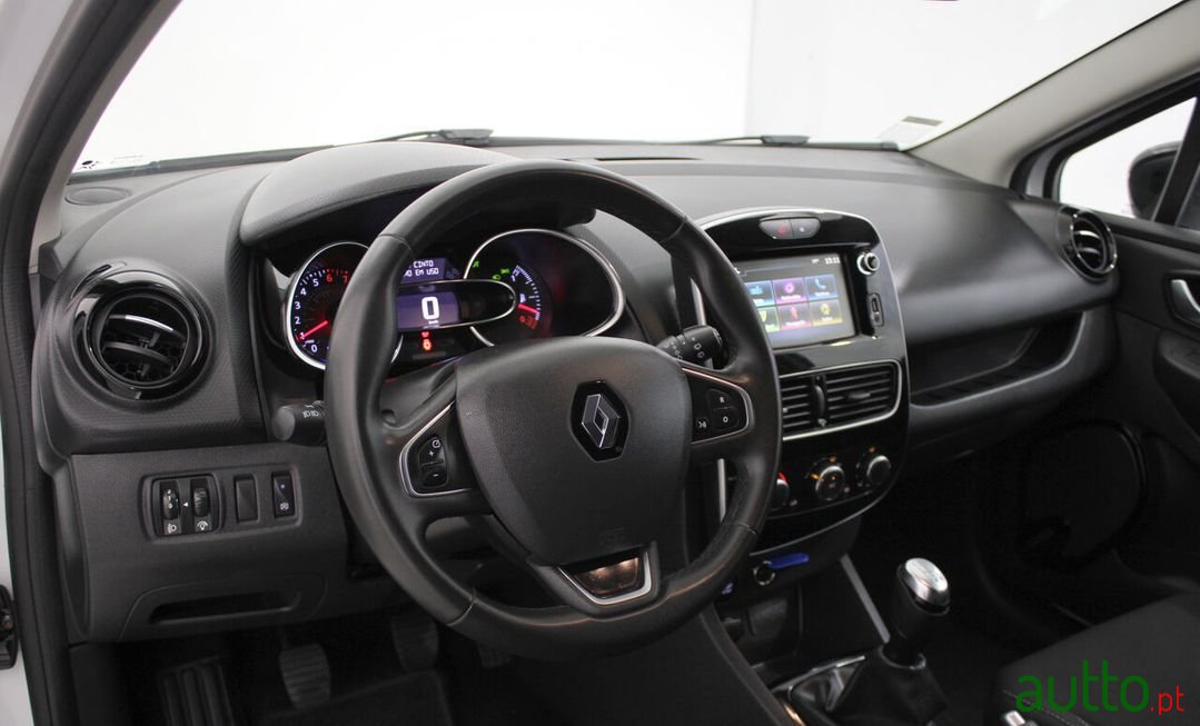 2019' Renault Clio Sport Tourer photo #3