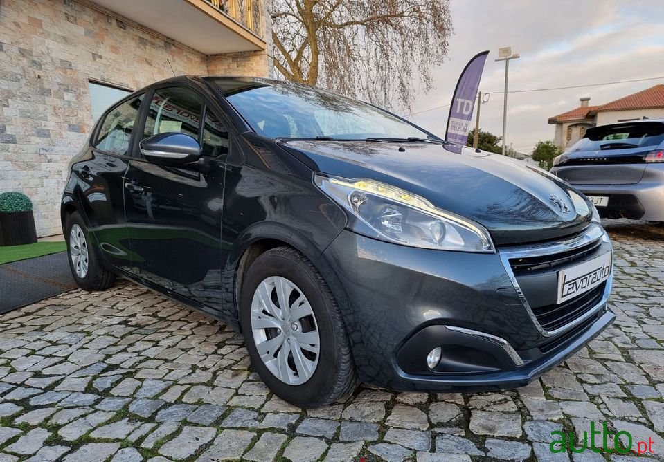 2017' Peugeot 208 photo #2