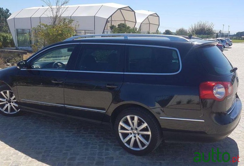 2007' Volkswagen Passat Variant photo #2