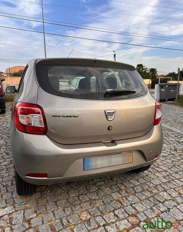 2015' Dacia Sandero photo #3
