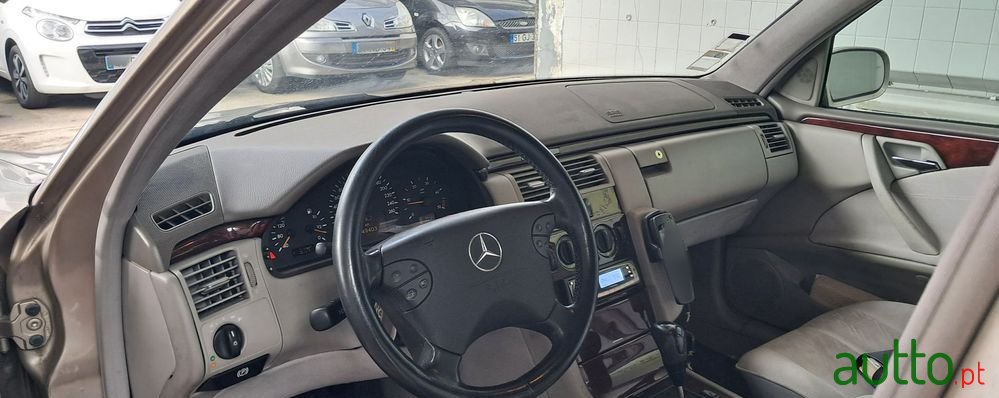 2000' Mercedes-Benz Classe E Cdi Classic photo #6