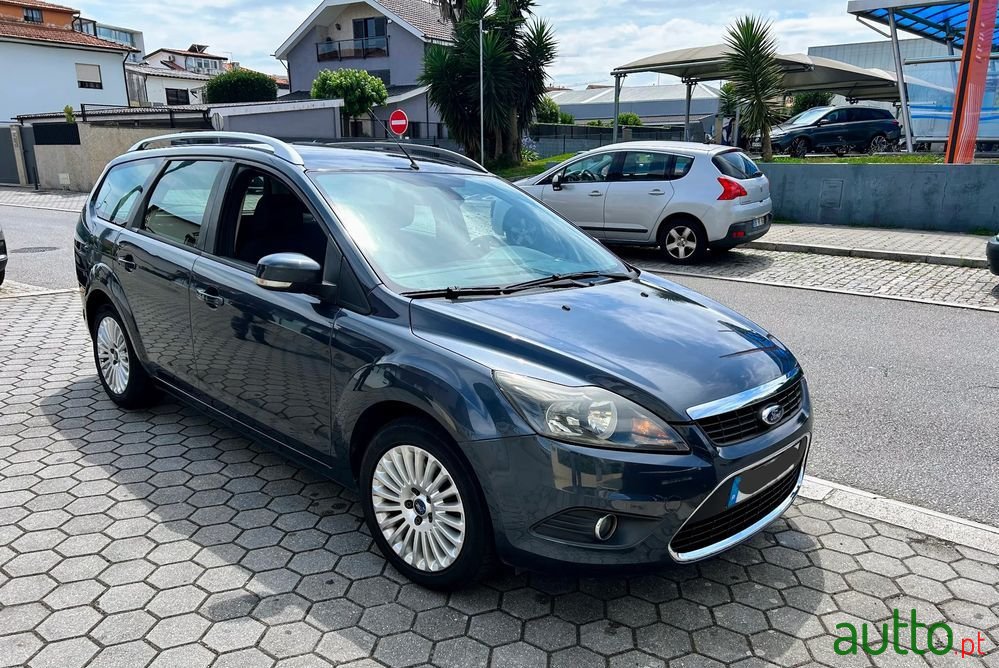 2010' Ford Focus Sw photo #1
