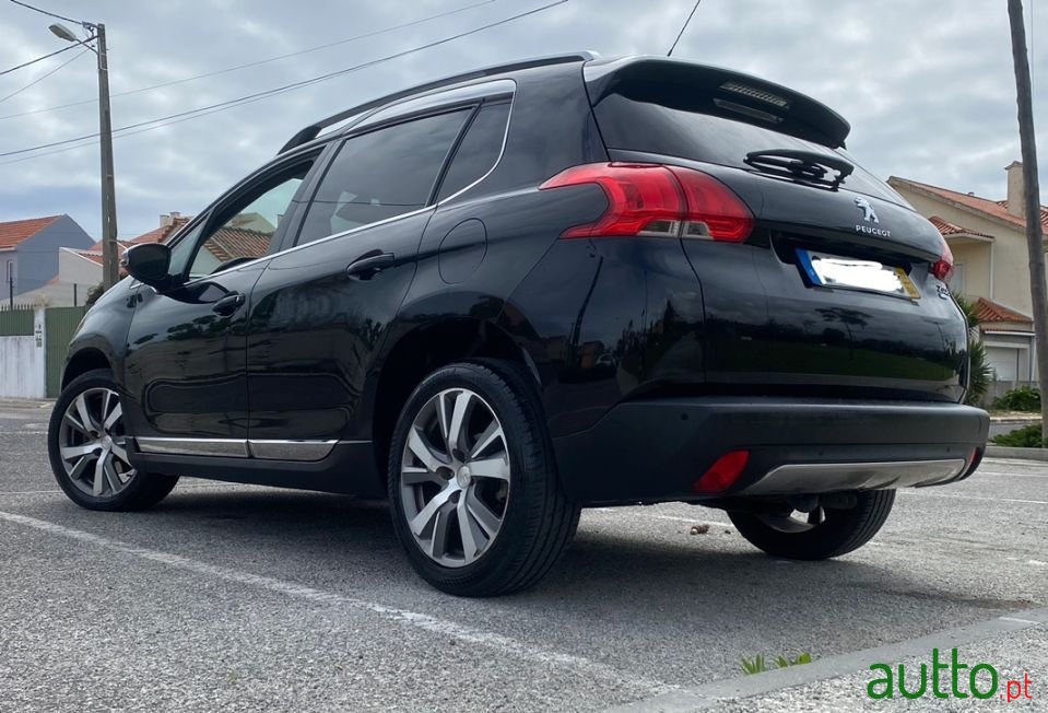 2013' Peugeot 2008 photo #3