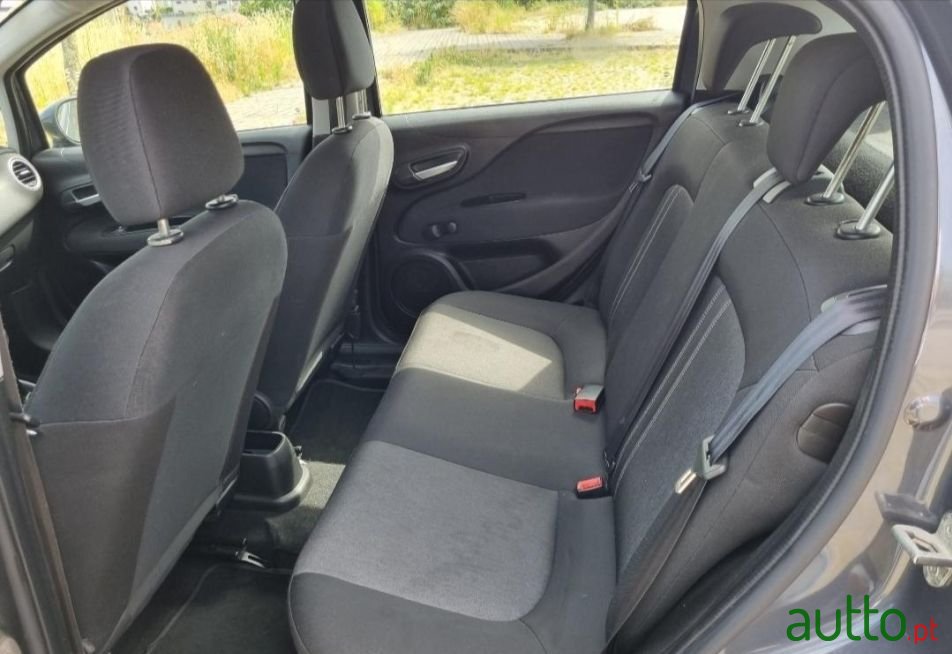 2013' Fiat Punto photo #6