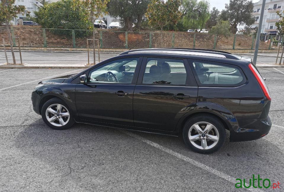 2009' Ford Focus Sw photo #3