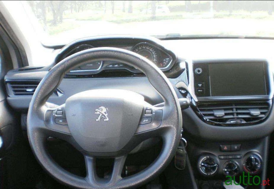 2013' Peugeot 208 Active photo #1