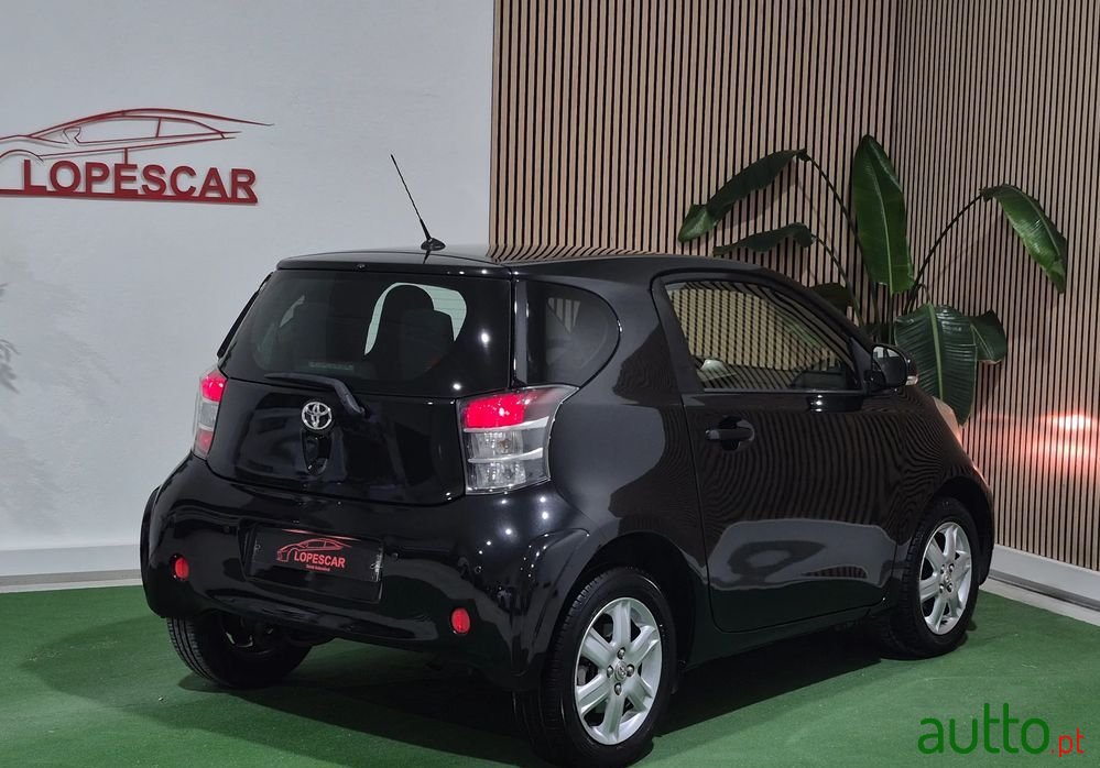2010' Toyota iQ 1.0 Vvt-I photo #5