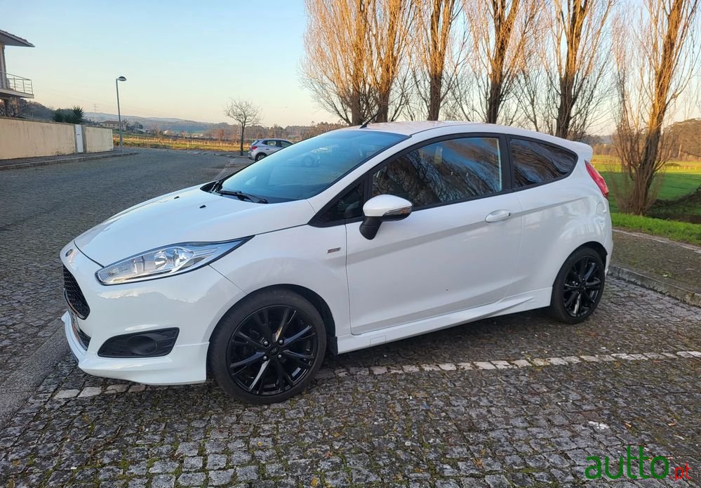 2017' Ford Fiesta St-Line photo #2