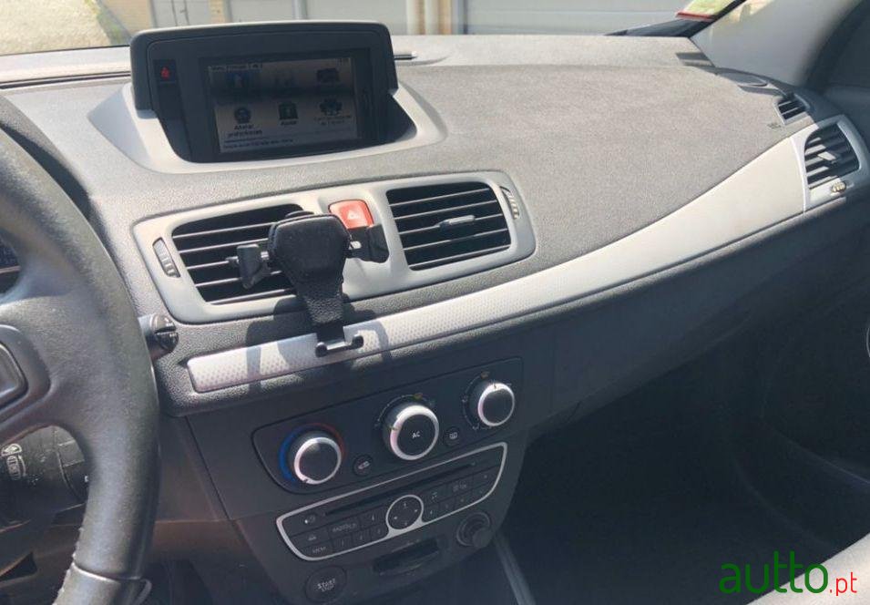 2009' Renault Megane Sport Tourer photo #2