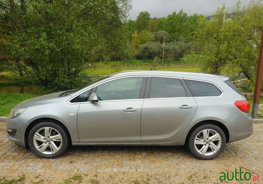 2015' Opel Astra photo #1