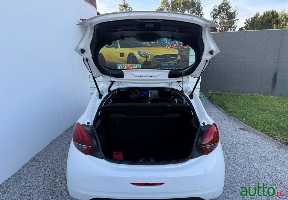 2019' Peugeot 208 Puretech 68 Like photo #4