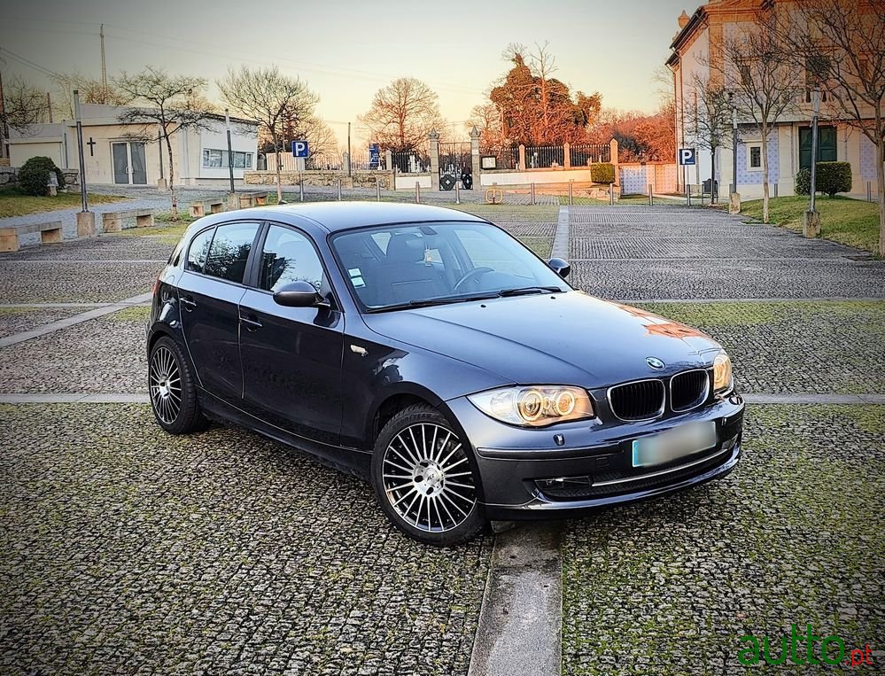2009' BMW 120 photo #1