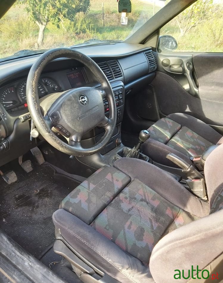 1998' Opel Vectra 2.0 Tdi Cd photo #4