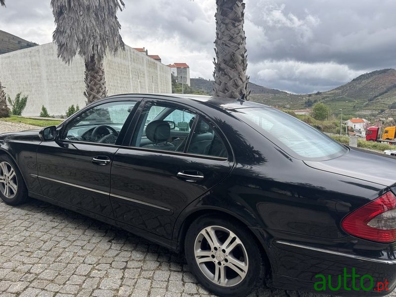 2007' Mercedes-Benz Classe E photo #2