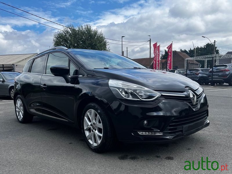 2019' Renault Clio Sport Tourer photo #3