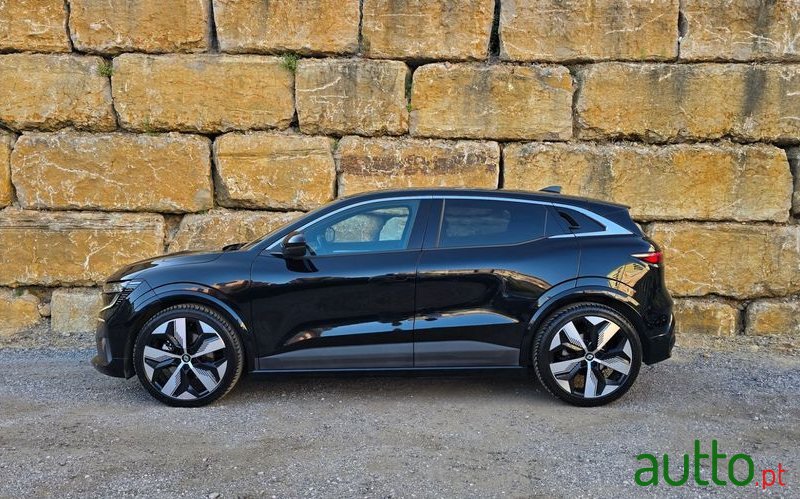 2022' Renault Megane E-Tech photo #3