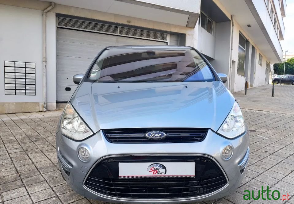 2010' Ford S-Max photo #3