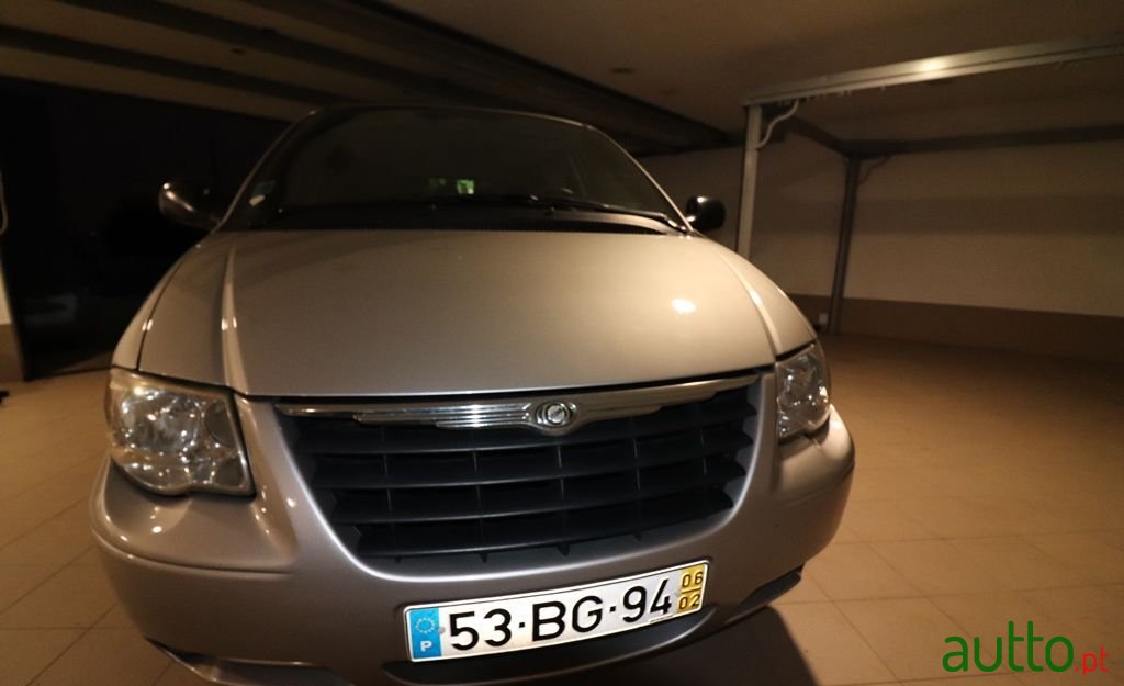 2006' Chrysler Voyager photo #2