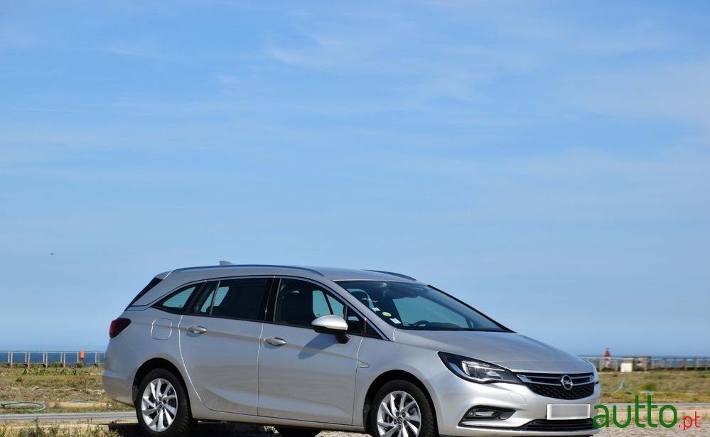 2019' Opel Astra Sports Tourer photo #1