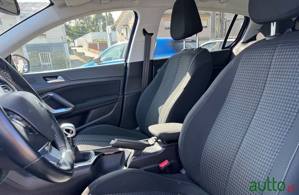 2018' Peugeot 308 Puretech photo #6