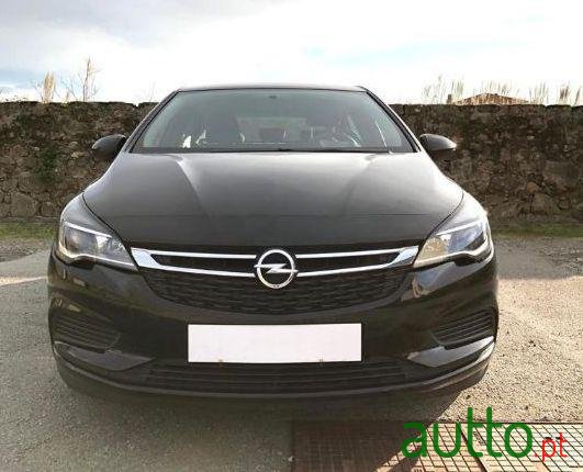 2017' Opel Astra photo #2