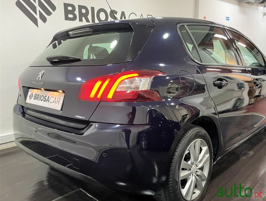 2015' Peugeot 308 photo #5