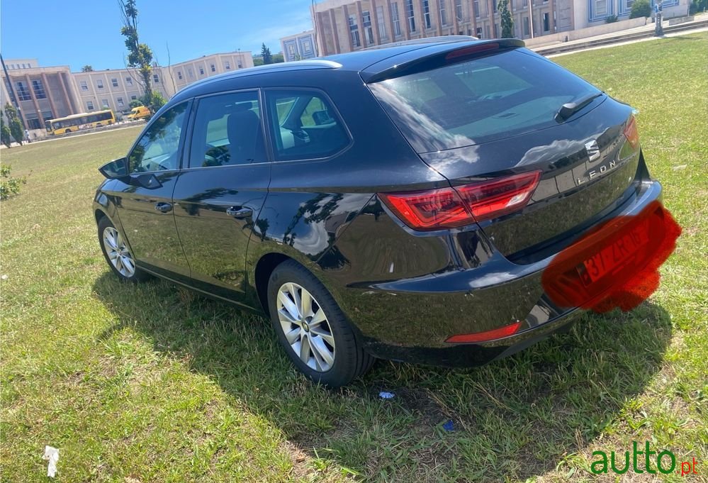 2019' SEAT Leon St photo #5