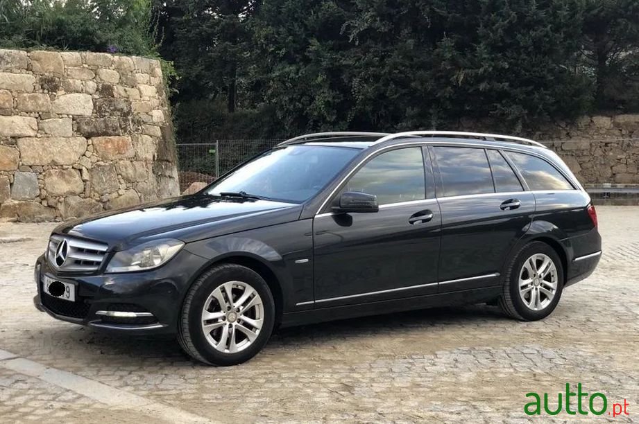 2011' Mercedes-Benz C-180 photo #1